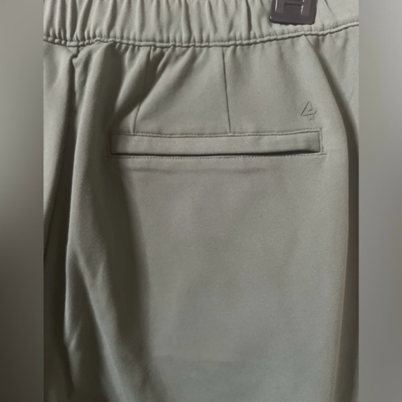 Fourlaps Stride Jogger. Size Small - Picture 7 of 9